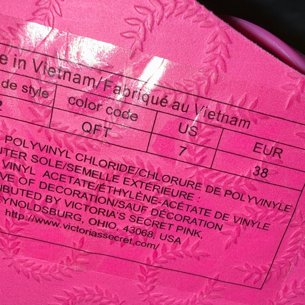 PINK Victoria's Secret Fuchsia Logo Print Flip Flops - Picture 5 of 5